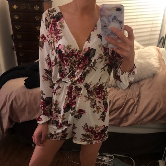 Tobi Other - TOBI- Satin, long sleeve floral romper
